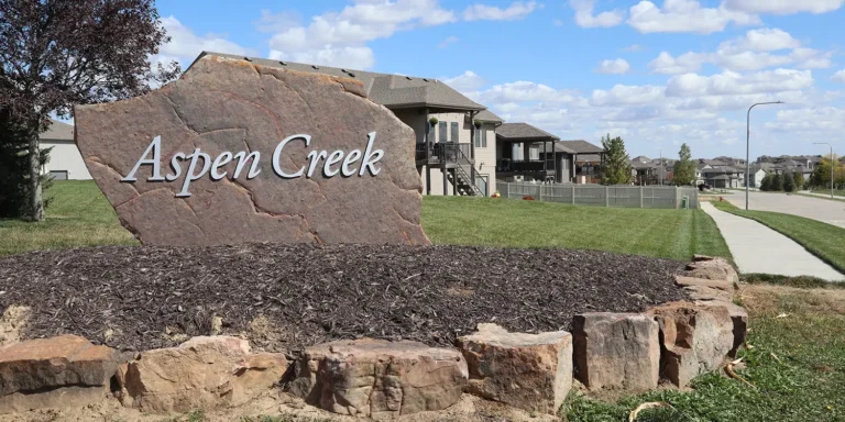Aspen Creek Sign - Aspen Creek North